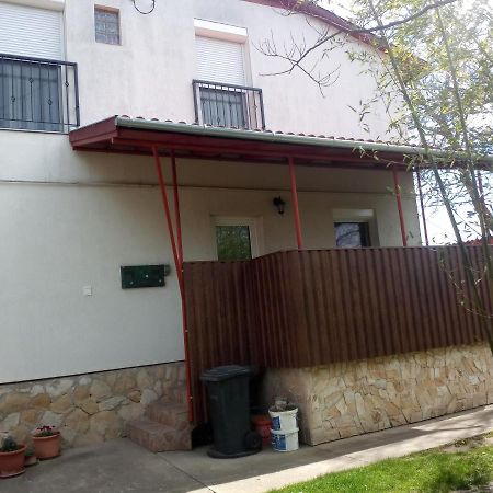 Budai Vam Apartmanhaz Печ Экстерьер фото