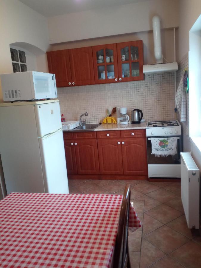 Budai Vam Apartmanhaz Печ Экстерьер фото