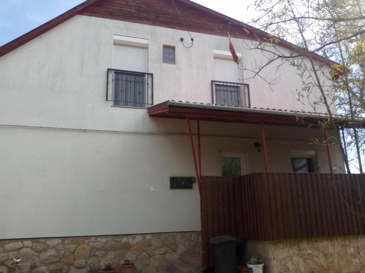 Budai Vam Apartmanhaz Печ Экстерьер фото