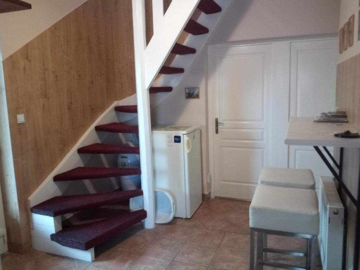 Budai Vam Apartmanhaz Печ Экстерьер фото