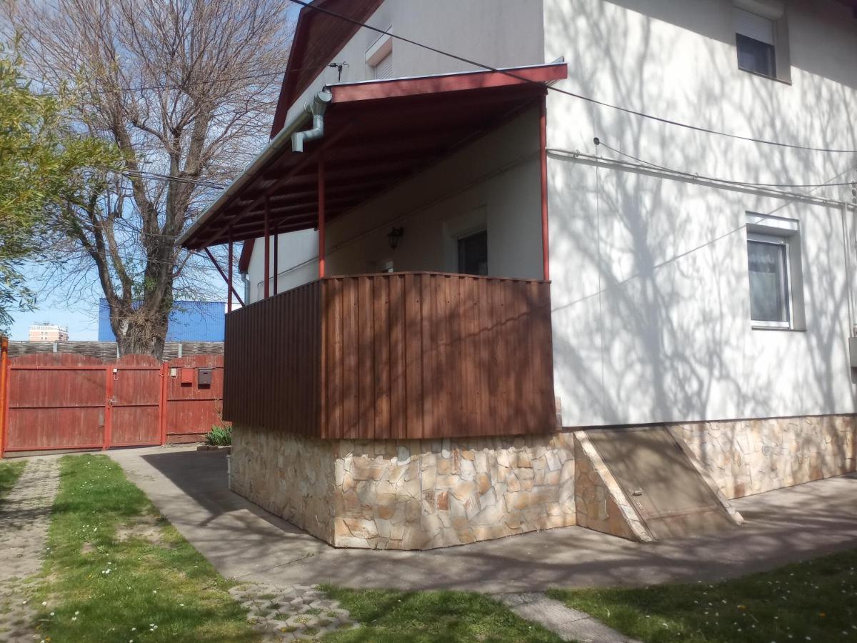 Budai Vam Apartmanhaz Печ Экстерьер фото
